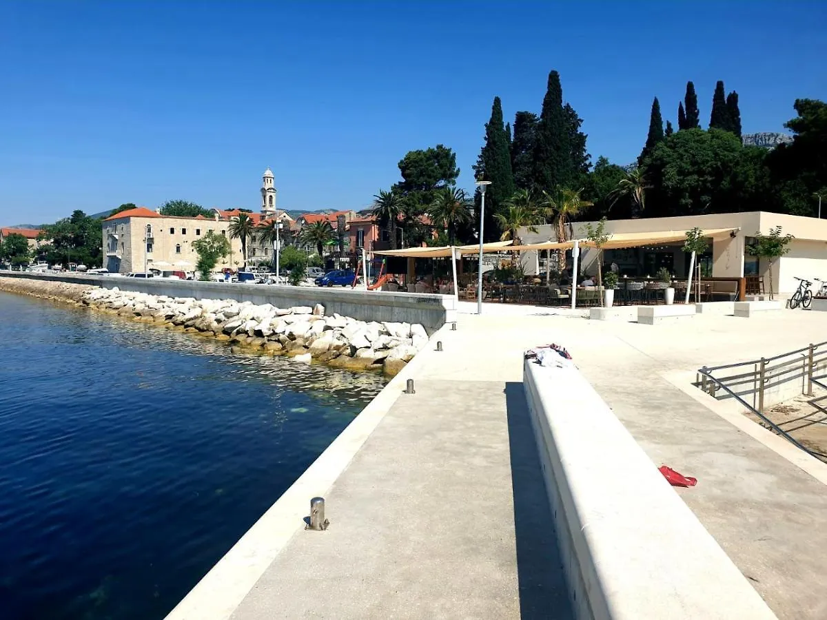 Apartment Sara Kastela 0*,