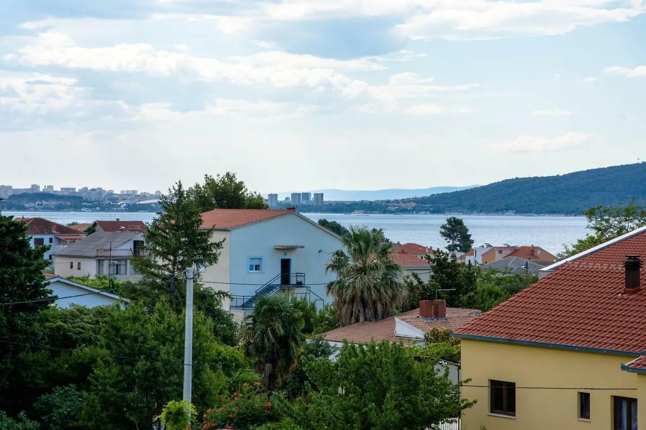 Apartment Sara Kastela 0*,